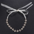 Eleganter goldener Braut-Haarschmuck mit Strasssteinen und weißen Organzaband-Bändern - Gold