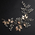 Détail de vigne de cheveux faite main dorée avec perles et cristaux pour mariée - Doré