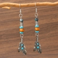 Boucles d'oreilles bohèmes turquoise avec plumes argentées et perles de bois tribales - Feuille