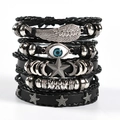 Dettaglio di bracciali multistrato in pelle con piume e ciondoli a forma di occhio - Stile Piuma Malocchio Stella (TZ5-A05)