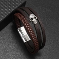 Bracciale multistrato da uomo in pelle marrone scuro con teschio e chiusura magnetica - caffè
