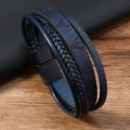 Dettaglio del bracciale in pelle intrecciata con logo testa di toro e chiusura magnetica - Blu navy