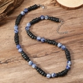 Collar bohemio con cuentas de piedra azul y cuentas de madera de coco color negro - Jaspe de Puntos Azules