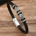 Dettaglio del bracciale in pelle nera intrecciata con teste di leone e chiusura magnetica - Stile Doppia Testa di Leone (款式5)