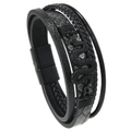 Dettaglio del bracciale multistrato in pelle nera con ciondolo a serpente e chiusura magnetica - Nero