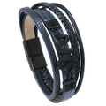 Dettaglio di bracciale multistrato in pelle blu con serpente nero e chiusura magnetica - Blu navy