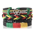 Détail d'un bracelet multicouche de style Rasta avec pendentif coeur et cuir - Pendentif Flèche de Coeur