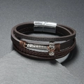 Bracciale multistrato uomo in pelle marrone con chiusura magnetica argento e motivo croce - caffè