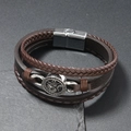 Bracciale multistrato da uomo in pelle con ciondoli vintage e chiusura magnetica - caffè