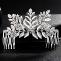 Detalle de peineta para novia con hojas de metal plateado y brillantes diamantes de imitación - Peine de Hoja Hueca con Strass (HS-J3794S) / Plateado (HS-J3794S)