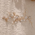 Dettaglio della fascia da sposa fatta a mano con foglie dorate, perle e cristalli - Stile Oro (HS-J6648G) / Oro
