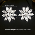 Vue détaillée des pinces à cheveux fleur en cristal avec taille 4cm et poids de 16g - Argenté