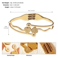 Dimensioni dettagliate del bracciale dorato con cuori, diametro di 6 cm e peso di 14 g - Stile Doppio Cuore Satinato (BS-J5593G)