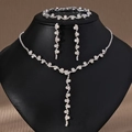 Elegantes Brautschmuck-Set in Silber mit funkelnden Strass-Halsketten, Ohrringen und Armband - Silberner Rebenstil (NS-J6492S)