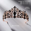 Dimensions détaillées de la couronne baroque avec cristaux noirs: hauteur 6,5cm et largeur 14cm - Style Noir (TS-J2711AGBLK)