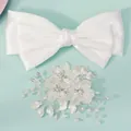Lazo de novia blanco y horquilla de flores hecha a mano sobre fondo azul claro - Juego de Accesorios para el Cabello (ZUHE-516)