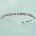 Dettaglio del cerchietto in metallo argentato con grappoli di cristalli di zircone bianco - Argento (TS-J3415RH)