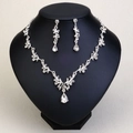 Elegantes silbernes Brautschmuck-Set mit Wassertropfen-Strasssteinen und Perlen auf Büste - Silberner Blattstil (NS-J6499S)
