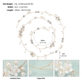 Detalle de la enredadera de pelo para novia de 100cm con alambre de cobre, perlas y flores blancas - Estilo Floral de Perlas 100CM (HS-J7372G-100CM)
