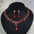 Elegantes Brautschmuck-Set in Gold mit roten Strass-Anhängern und Blattmuster - Goldener Roter Tropfenstil (NS-J6482GRED)
