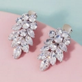 Dettaglio dei fermagli per capelli a foglia con zirconi e base in metallo argento - Stile Argento (HS-J7427S)