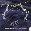 Dettaglio della fascia floreale in cristallo con etichette di misura e fermagli argento - Fascia per Capelli Floreale in Zirconia Argento Clip (HS-J7393S)