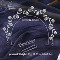 Dettaglio fascia da sposa argento con foglie di zirconi su sfondo di tessuto blu scuro - Stile Forma Floreale a Cinque Petali (HS-J7392S)