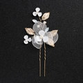Épingle à cheveux mariée dorée avec fleurs blanches, perles et touches bleues - Épingle à Cheveux Or Pâle Style Floral Main (HS-J5018)