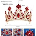 Detailansicht des goldenen Braut-Diadems mit roten Strasssteinen, Perlen und Maßen - Gold Roter Zirkonia