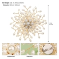 Detailansicht der handgefertigten Blumenbrosche mit Perlenimitat und Kupferdrahtgewebe - Radialer Blumenstil (BRS-J408G)