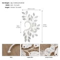 Vue détaillée du clip d'oreille feuille argentée avec cristaux acryliques et dimensions - Argent (ERS-J4181S)