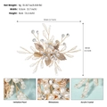 Dettaglio macro del fermaglio da sposa con perle fatte a mano e strass lucidi - Oro