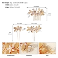 Dettaglio macro del set pettine per capelli da sposa dorato con strass e perle floreali - Set da 3 pezzi / Oro Stile 2 (HS-J7151G)