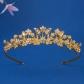 Squisita corona da sposa dorata con strass bianchi scintillanti su velluto blu scuro - Stile Strass (TS-J1005GSTONE)