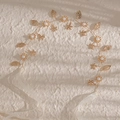 Détail d'un serre-tête de mariée fait main avec strass, perles et charm d'étoile de mer - Style Océan Étoile de Mer Dorée (HS-J6700G)