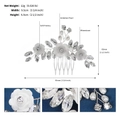 Dettaglio pettine capelli sposa con fiori in argilla, perle finte e strass scintillanti - Argento (HS-J6598S)