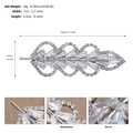 Dettaglio fermaglio a foglia con strass che mostra dimensioni 70x25 mm e inserti in zirconi - Stile Piuma Foglia Lunga / Argento (HS-J6993S)