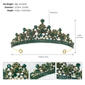 Vue détaillée d'une couronne de mariée dorée avec strass verts et mesures de taille - Vert