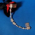 Detailansicht Brauthaarkamm mit goldenen Blättern und funkelnden Marquise-Strasssteinen - Gold Marquise Blatt Haarranke (HS-J4549G)