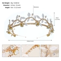 Detailansicht goldener Braut-Haarreif mit Strass und weißen Blättern, 12,5 cm Durchmesser - Gold Blatt Strass Haarband (TS-J3099G)