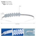 Détail macro de l'incrustation de zircon et dimensions précises du serre-tête de mariée - Style Carré Géométrique (TS-J3169S)