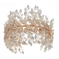 Diadema de novia dorada con perlas y pedrería hechas a mano sobre un fondo blanco puro - Dorado (TS-J2916G) / Dorado