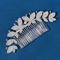 Détail d'un peigne à cheveux de mariée argenté avec strass et motifs de papillons - Design de Feuille et Papillon Argent (HS-J6762S)