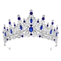 Détail macro d'une couronne de mariée argentée avec strass bleu foncé et cristaux clairs - Style HG-021 / Argent Bleu Royal