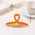 Grande pince à cheveux ambre translucide avec design croisé et dimensions de 14 cm - Orange Ambré
