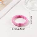 Rosa kariertes elastisches Haargummi mit Infinity-Label und 6,1 cm Durchmesser im Detail - Rosa Stil A