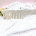 Pettine a denti larghi in acetato con stampa leopardata bianco crema per lo styling quotidiano - Motivo Pietra Bianco Perlato (B27-3-13)