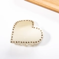 Elegante pinza para el pelo con forma de corazón crema, diamantes y bordes dorados - Color Crema (D2-2-19)