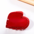 Elegante pinza para el pelo de corazón en acrílico rojo con borde dorado y diamantes - Rojo con strass rojos (D2-2-20)