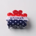 Pince à cheveux fleur avec motif drapeau américain et lettrage blanc Family - Thème Patriotique Texte Family (C-2-24)